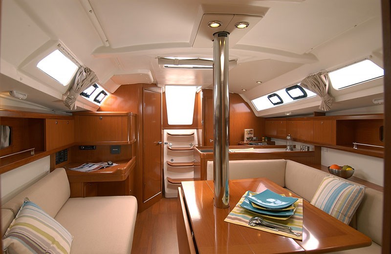 Океанская парусная яхта Beneteau