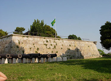 Burgkanonen Pula