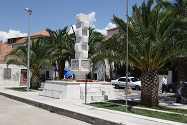 Rogoznica Statue